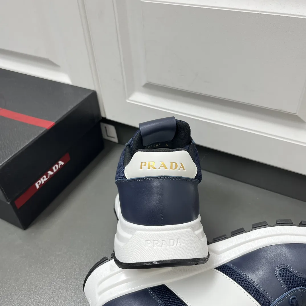 PRADA Мужские кроссовки из импортной телячьей кожи