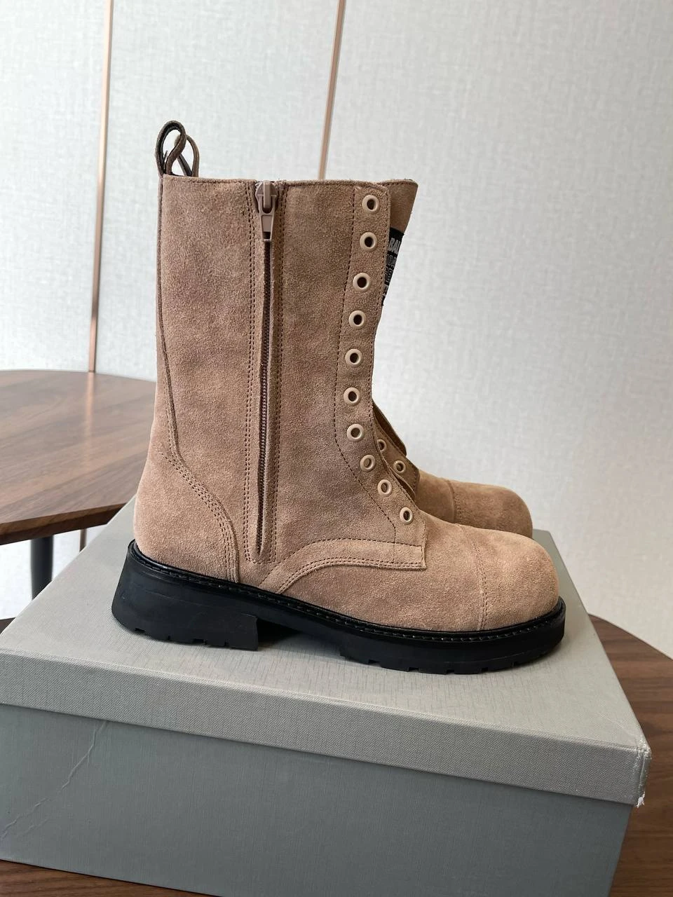 BALENCIAGA Женские сапоги из телячьей кожи BALENCIAGA Женские сапоги из телячьей кожи