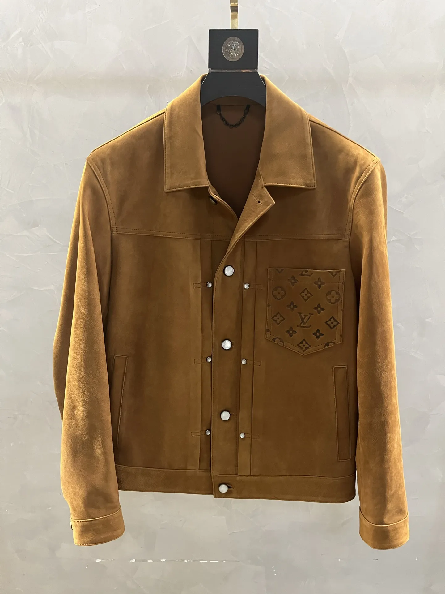 LOUIS VUITTON Мужская куртка из замши LOUIS VUITTON Мужская куртка из замши