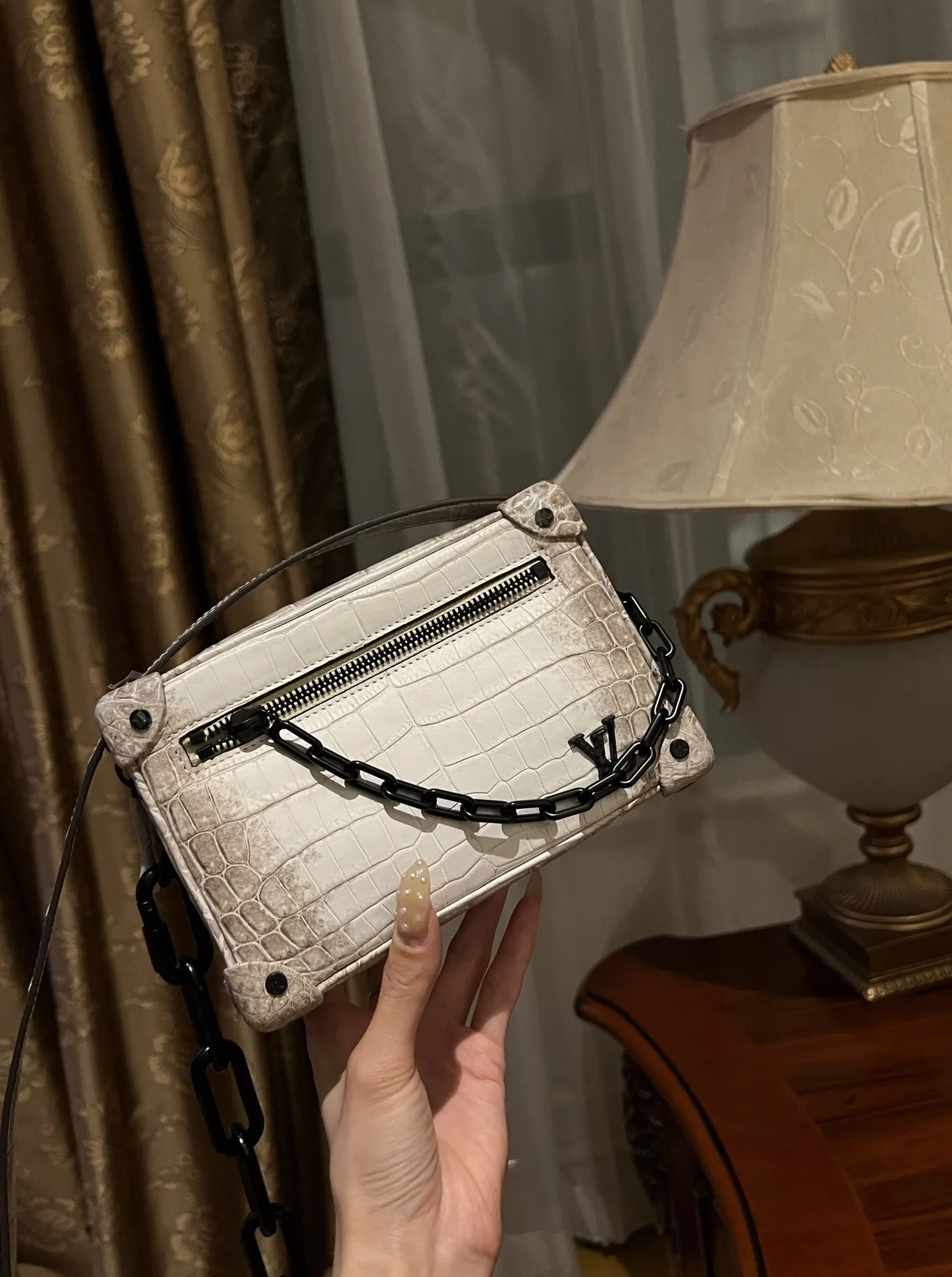 LOUIS VUITTON Сумка унисекс Petite Malle гималайский крокодил LOUIS VUITTON Сумка унисекс Petite Malle гималайский крокодил