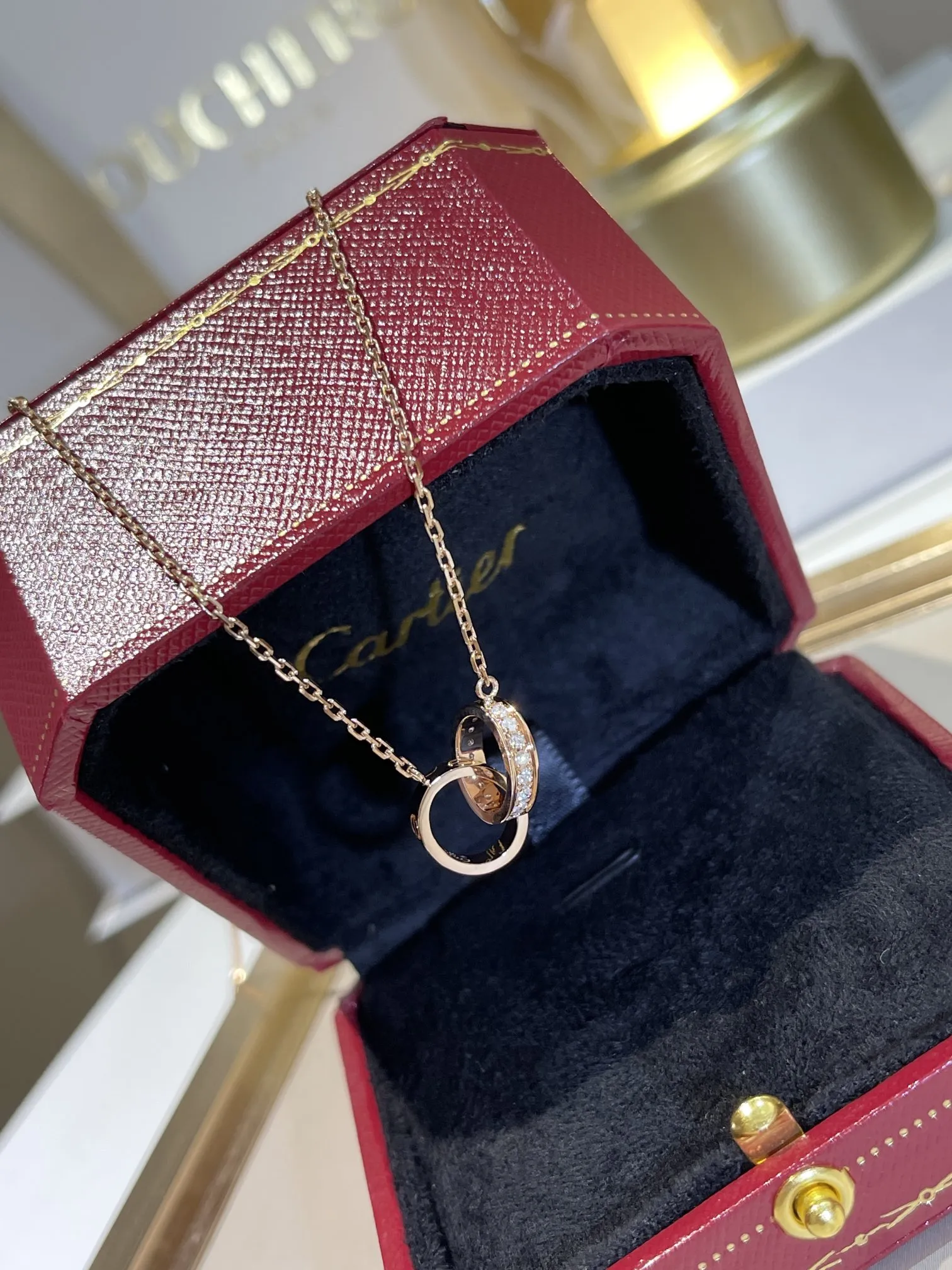 CARTIER Женское колье Love розовое золото и бриллианты CARTIER Женское колье Love розовое золото и бриллианты