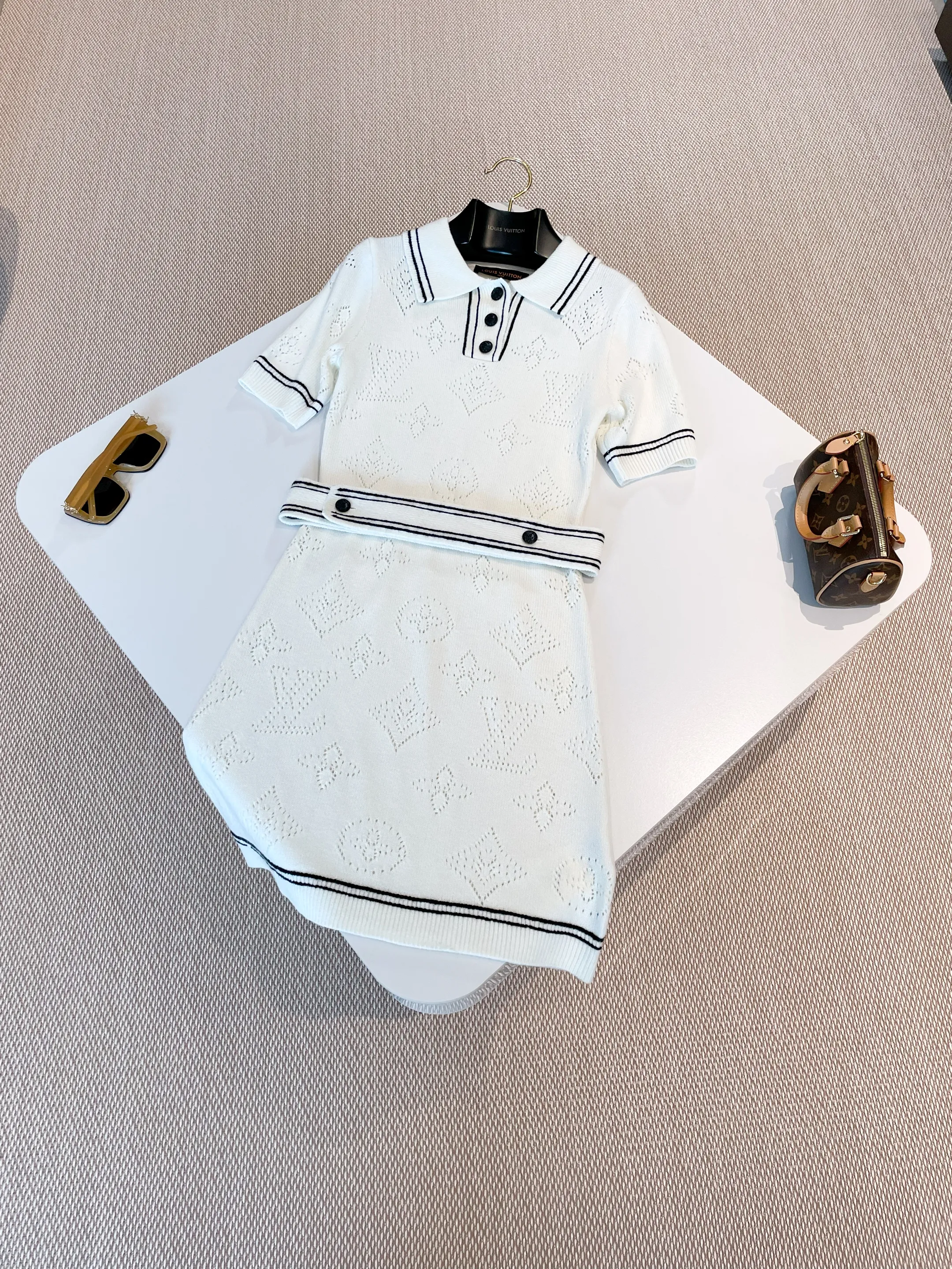 LOUIS VUITTON Женское платье из шерсти LOUIS VUITTON Женское платье из шерсти