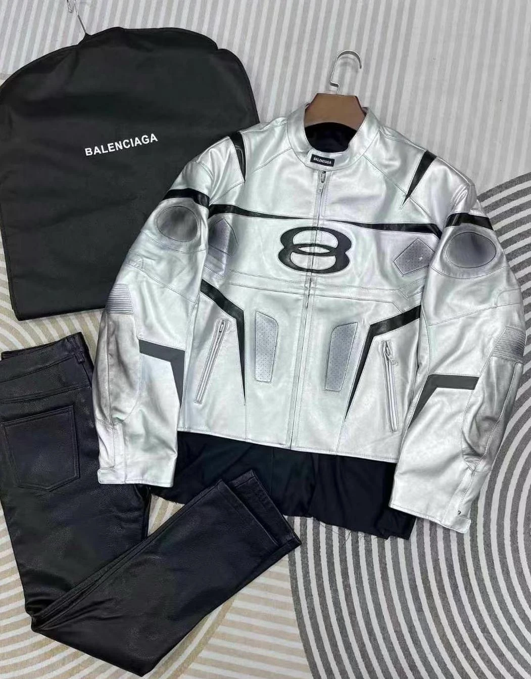 BALENCIAGA Мужская кожаная куртка байкерская классическая BALENCIAGA Мужская кожаная куртка байкерская классическая