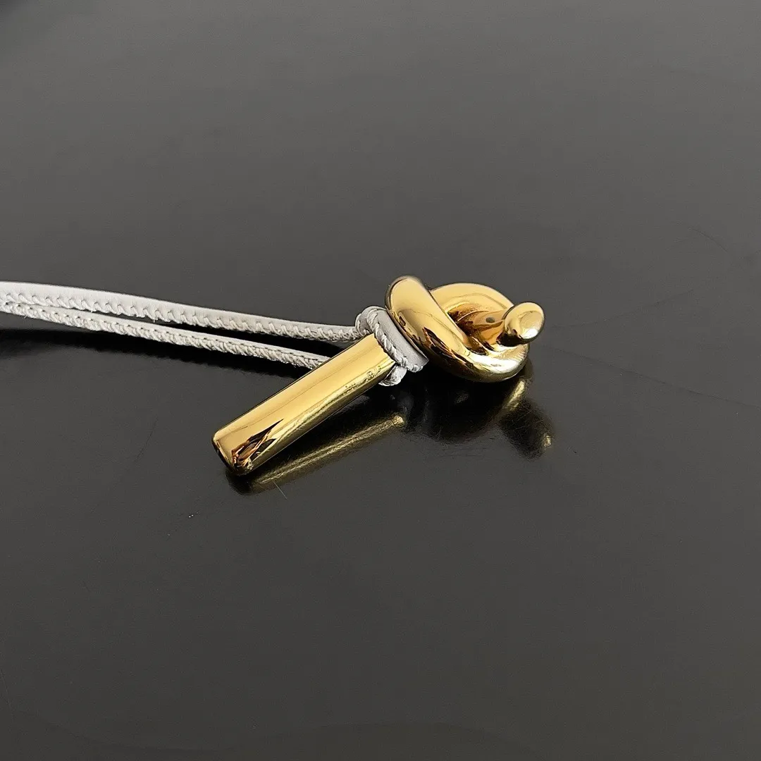 BOTTEGA VENETA Женский клатч Andiamo кожа Intrecciato