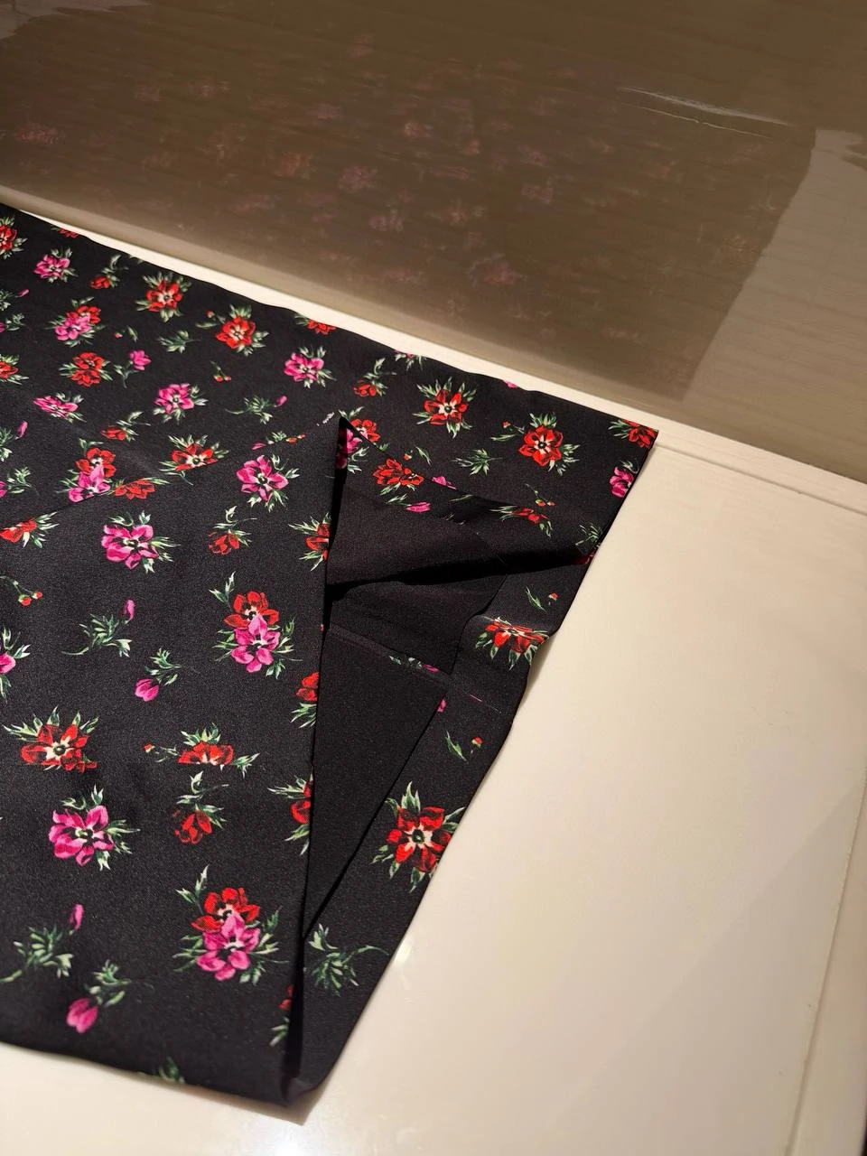 DOLCE & GABBANA Женская шёлковая юбка с мелким цветочным принтом DOLCE & GABBANA Женская шёлковая юбка с мелким цветочным принтом