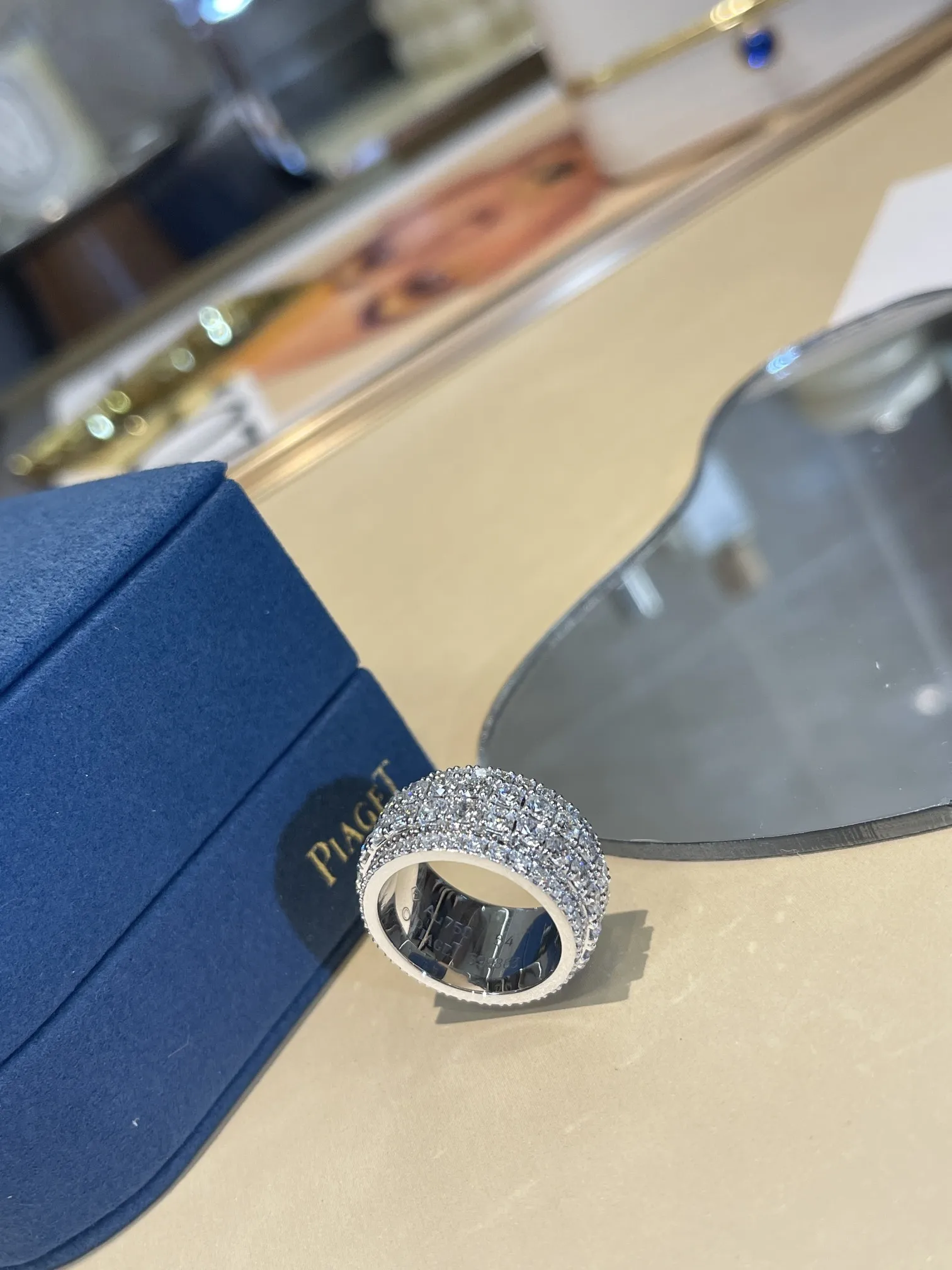 PIAGET Кольцо из белого золота и бриллиантов PIAGET Кольцо из белого золота и бриллиантов