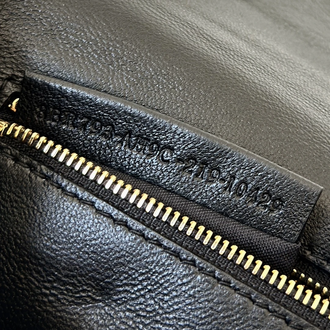 FENDI Женская сумка baguette 