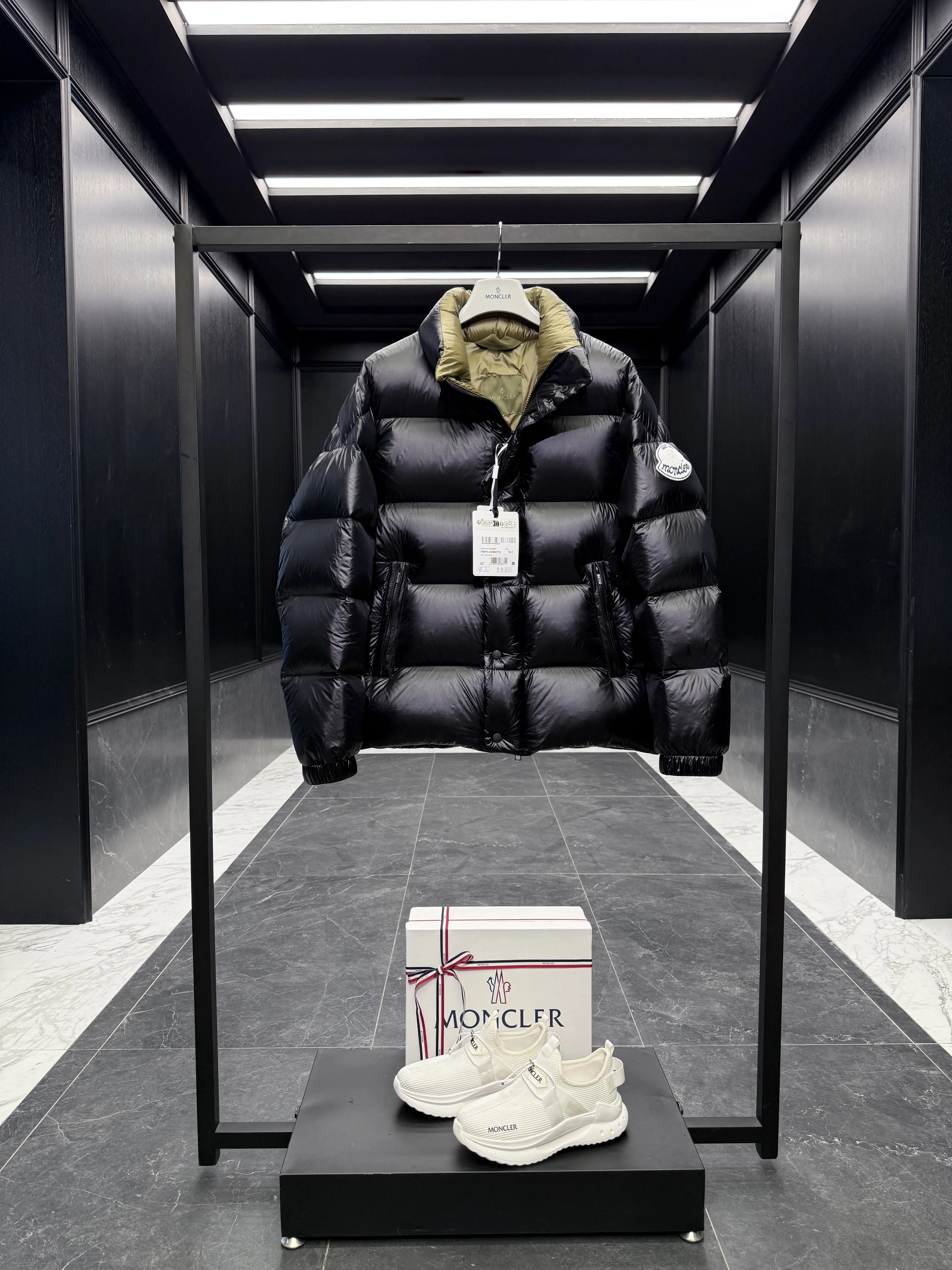 MONCLER Мужской пуховик Tripiti MONCLER Мужской пуховик Tripiti