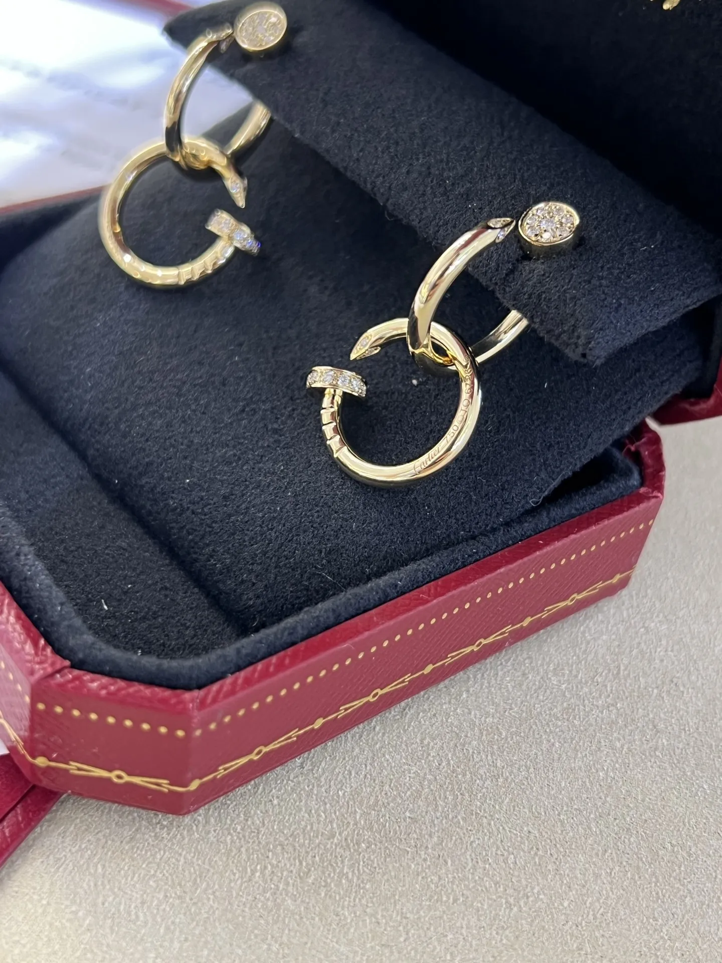 CARTIER Серьги Juste un Clou из розового золота и бриллиантов CARTIER Серьги Juste un Clou из розового золота и бриллиантов