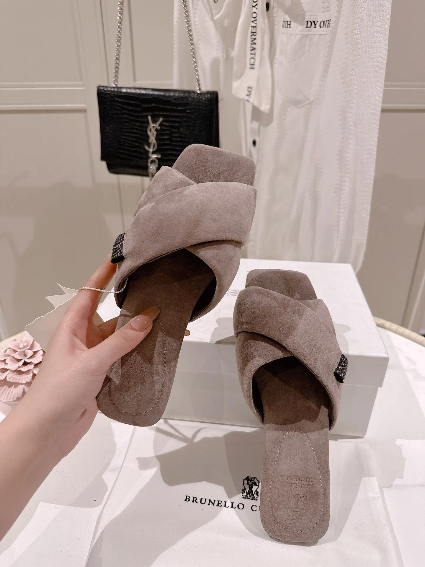 BRUNELLO CUCINELLI Женские шлепки из воловьей кожи BRUNELLO CUCINELLI Женские шлепки из воловьей кожи