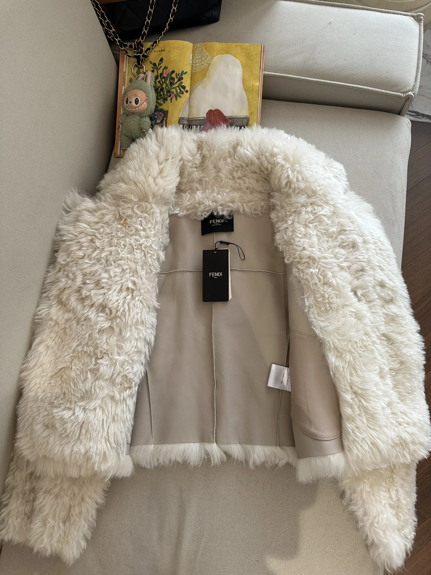 FENDI Женская шуба из овчины FENDI Женская шуба из овчины