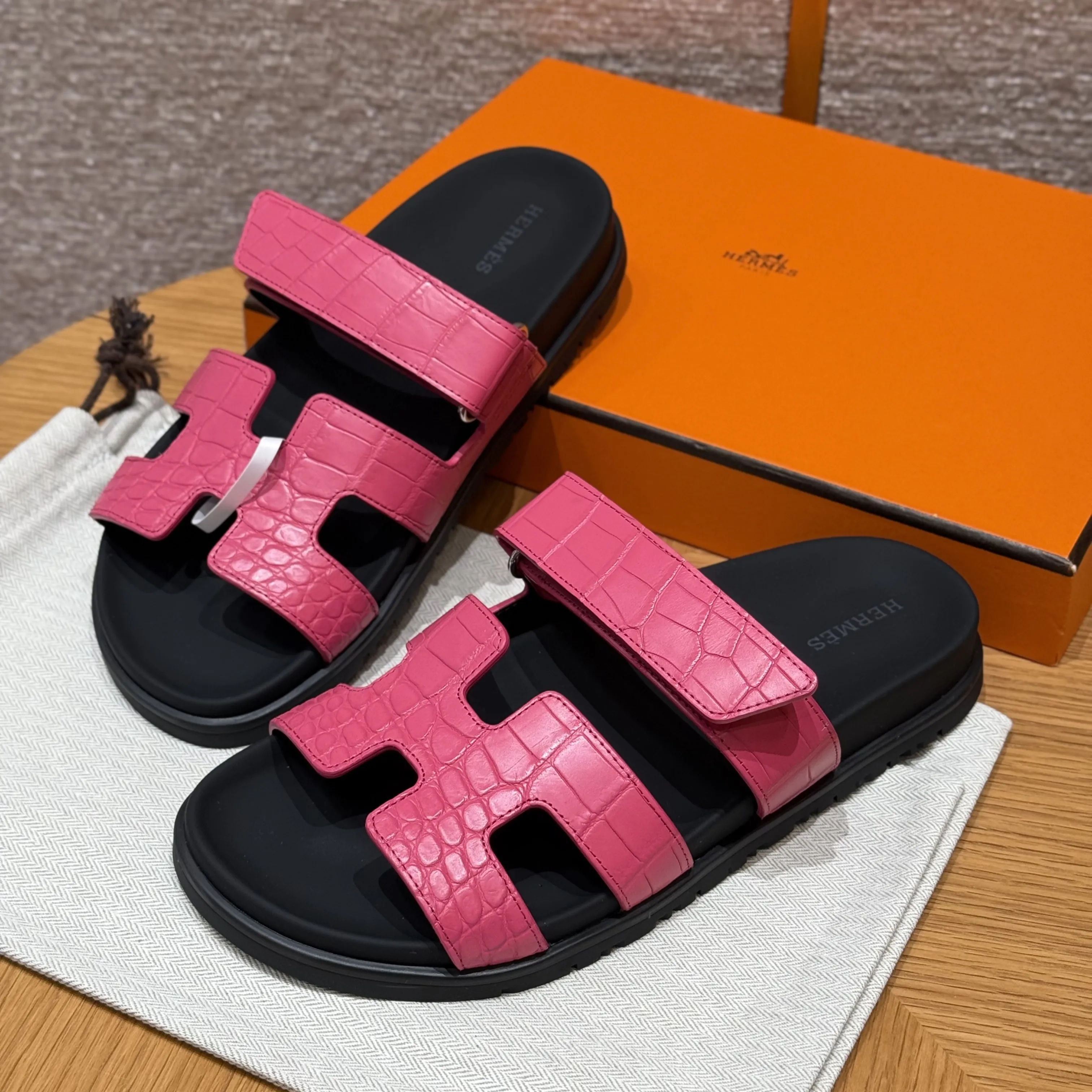 HERMES Женские сандалии Chypre из аллигатора