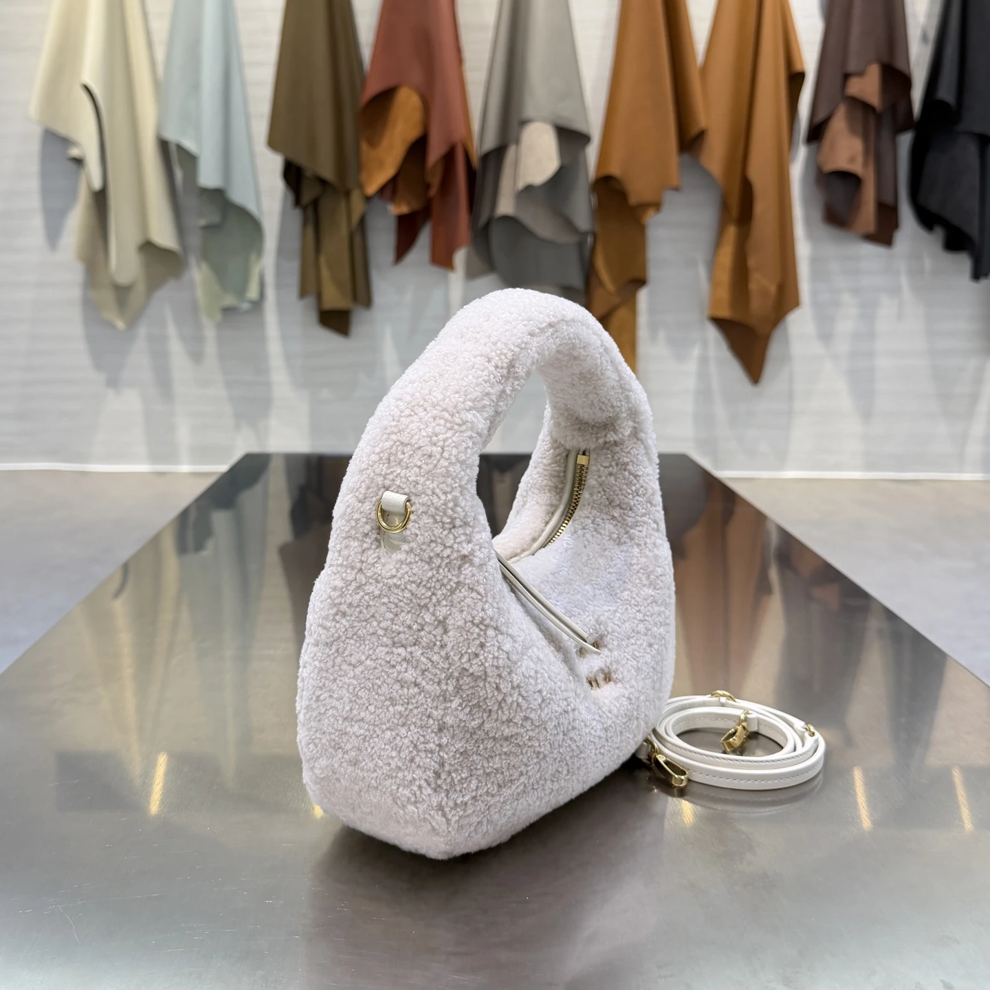 MIU MIU Женская сумка Wander hobo MIU MIU Женская сумка Wander hobo