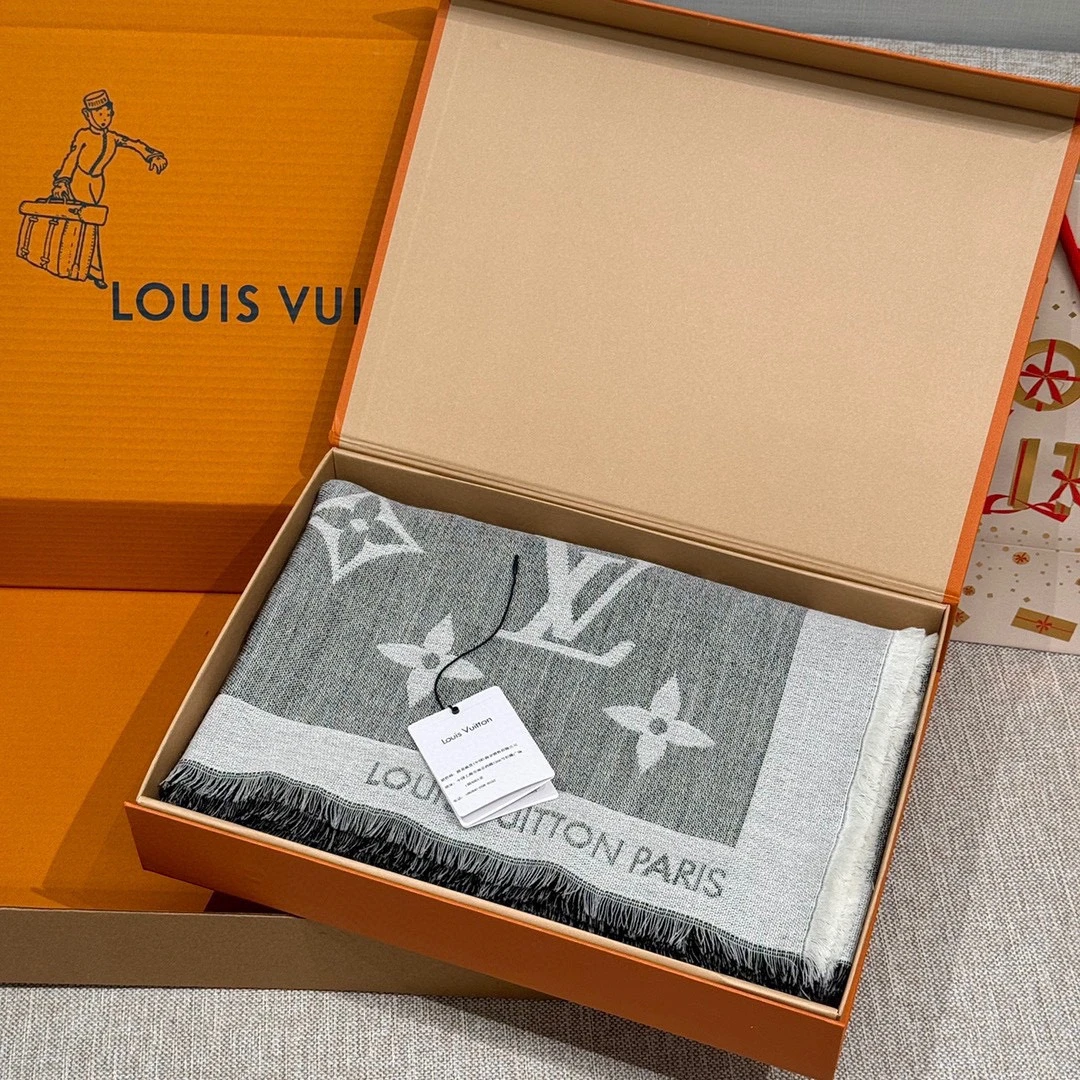 LOUIS VUITTON Женская шаль Monogram MP2412 LOUIS VUITTON Женская шаль Monogram MP2412