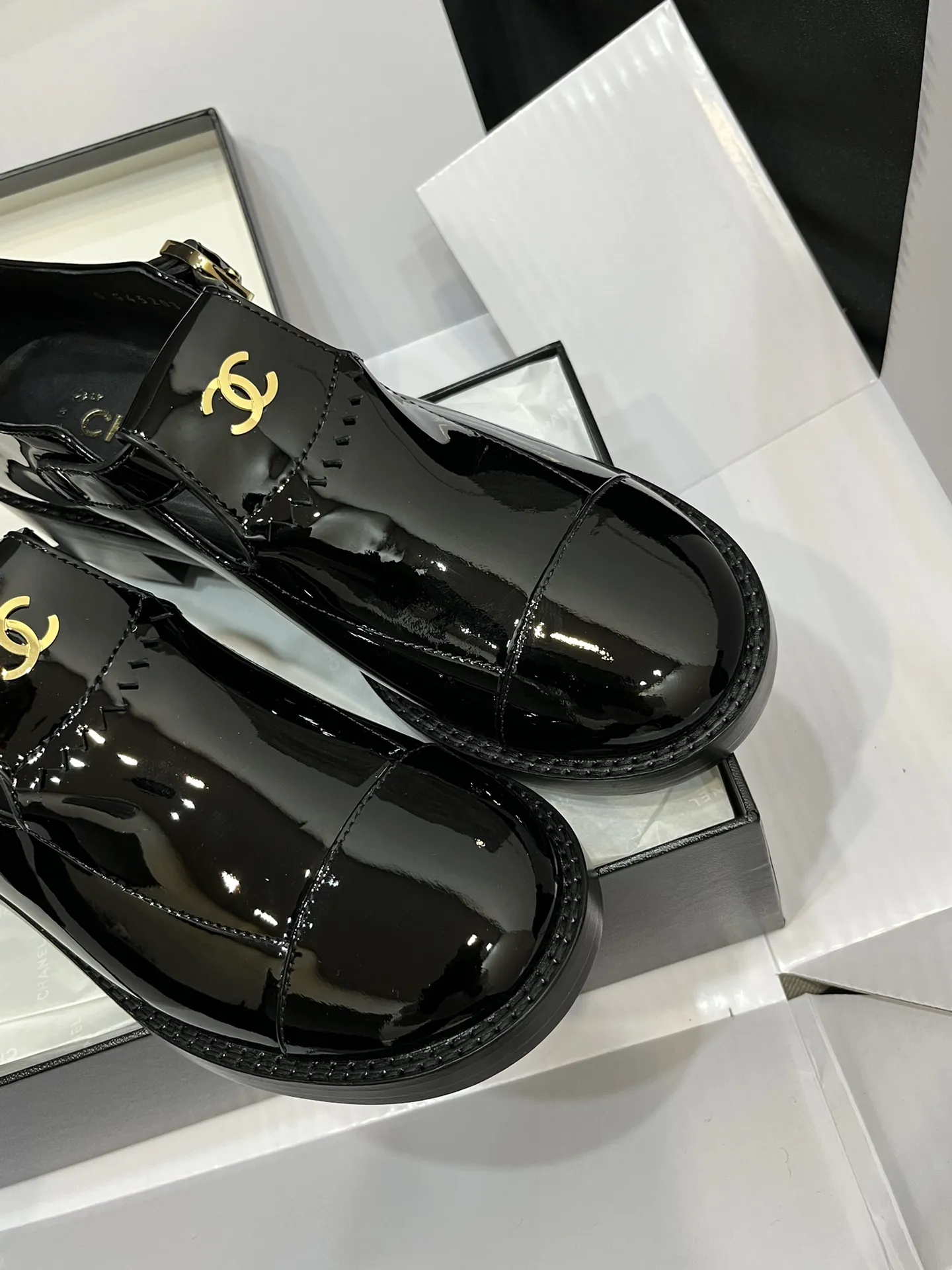 CHANEL Женские лоферы из телячьей кожи CHANEL Женские лоферы из телячьей кожи