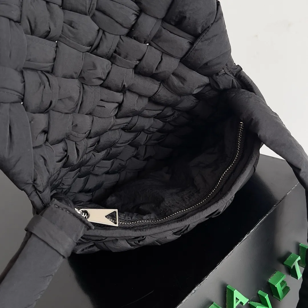 BOTTEGA VENETA Сумка Rumple Messenger нейлон Small