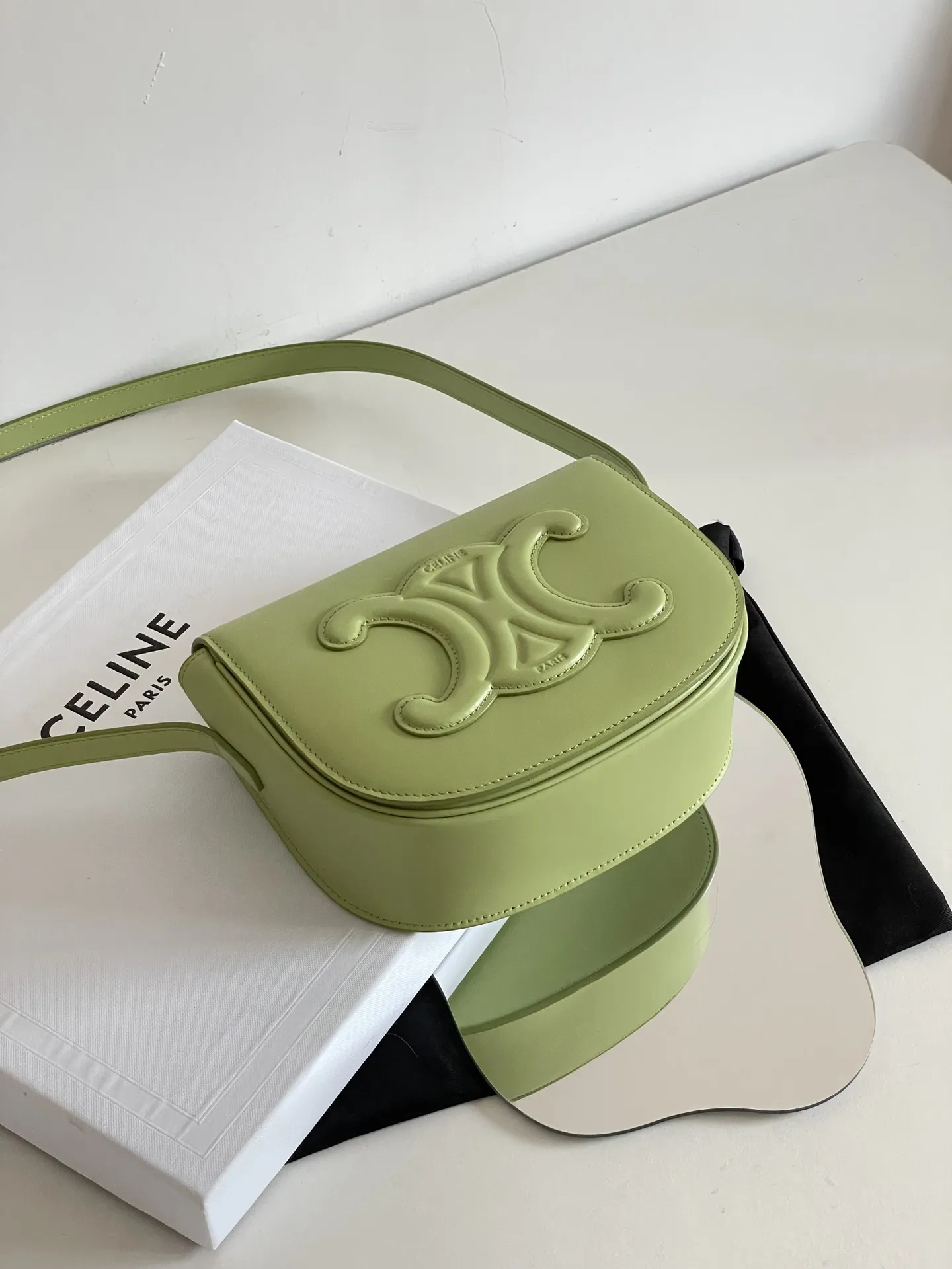 CELINE Женская сумка FOLCO CUIR TRIOMPHE  CELINE Женская сумка FOLCO CUIR TRIOMPHE