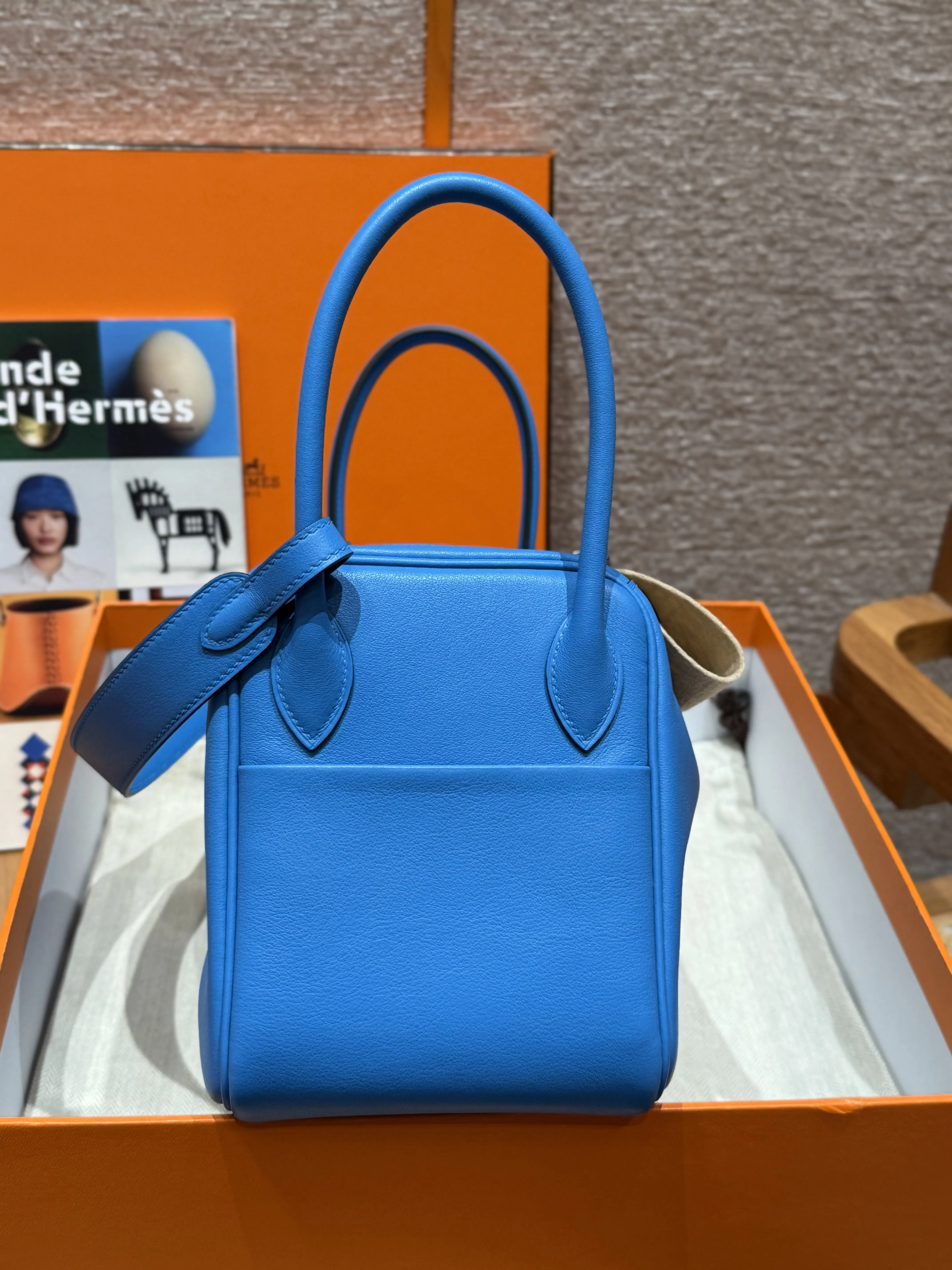 HERMES Женская сумка Lindy 30 см 0F Swift HERMES Женская сумка Lindy 30 см 0F Swift