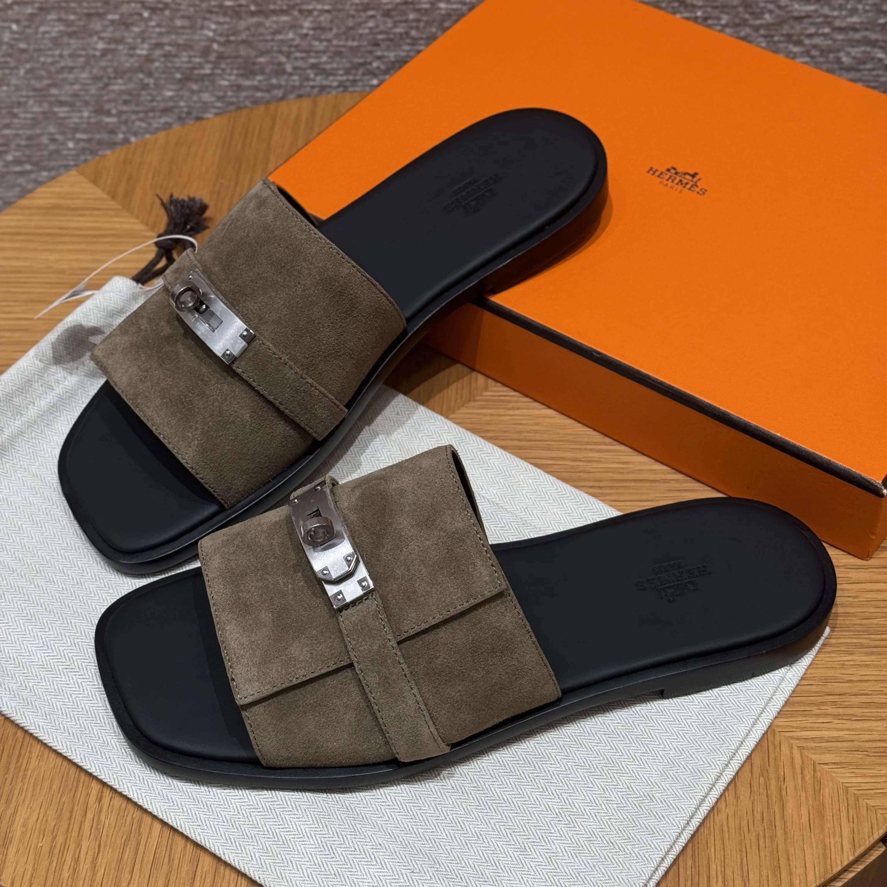 HERMES Мужские сандалии Gabriel из замши