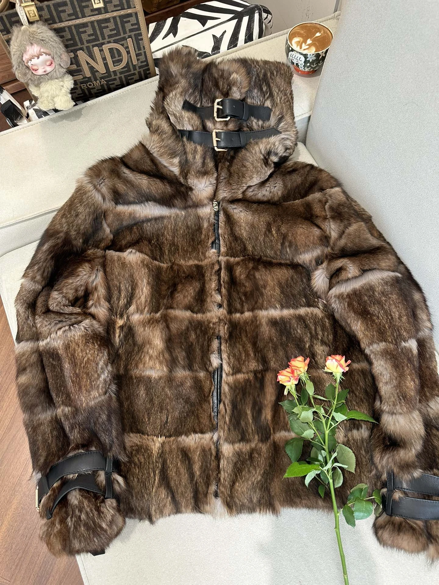 FENDI Женская шуба FENDI Женская шуба