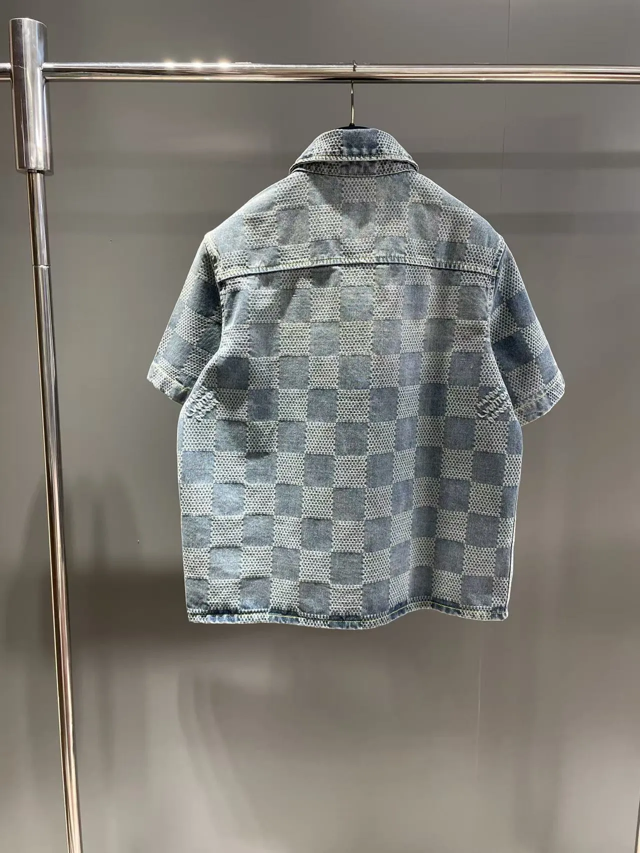 LOUIS VUITTON Мужская рубашка LOUIS VUITTON Мужская рубашка