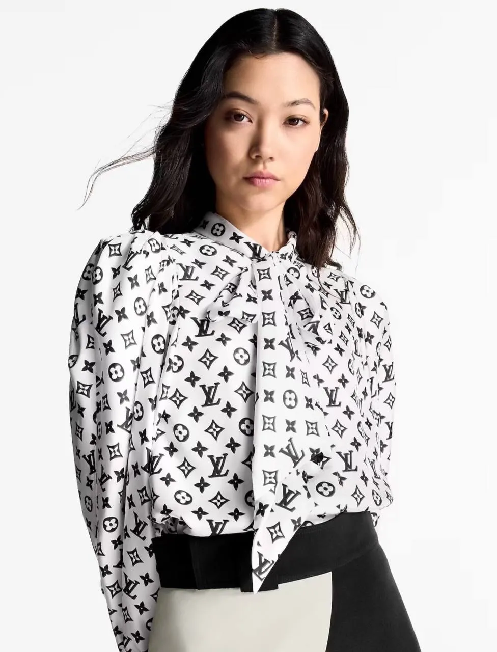 LOUIS VUITTON Женская шелковая рубашка LOUIS VUITTON Женская шелковая рубашка