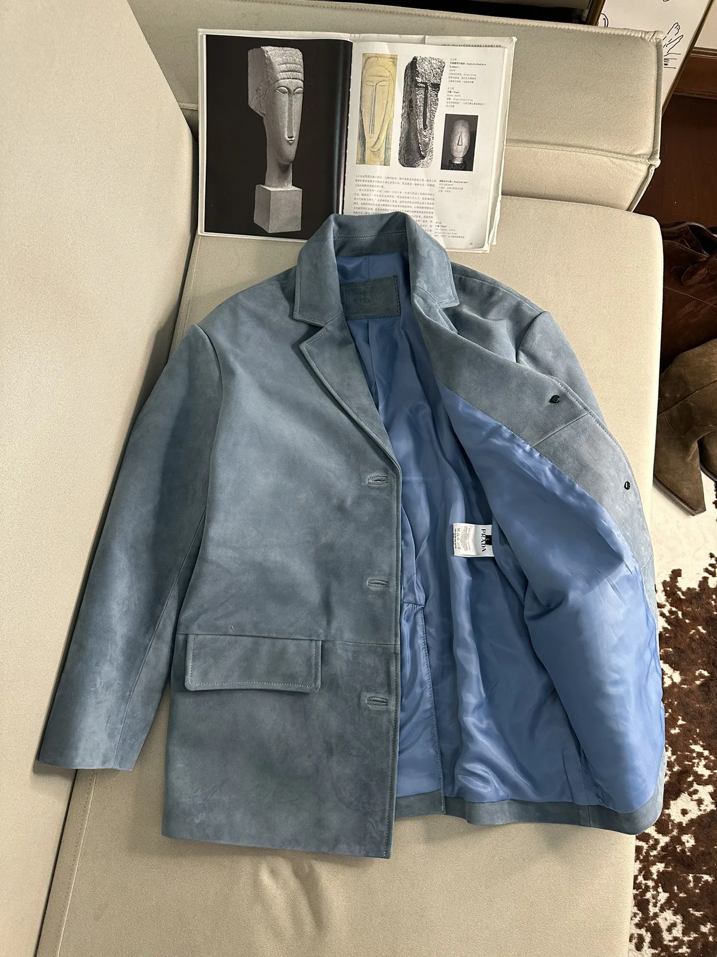 PRADA Женский жакет из замши голубой PRADA Женский жакет из замши голубой