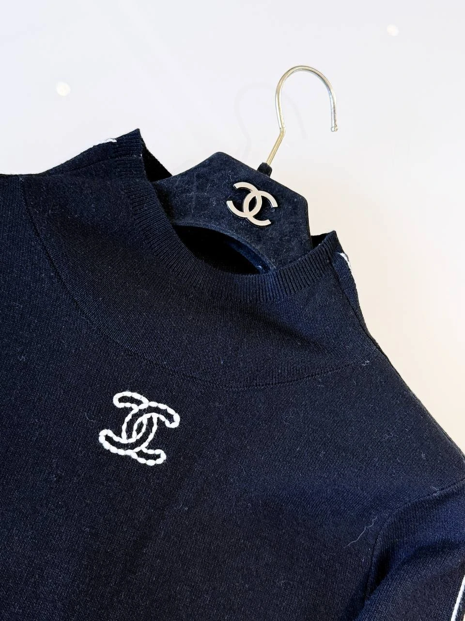 CHANEL Женский свитер из шерсти 