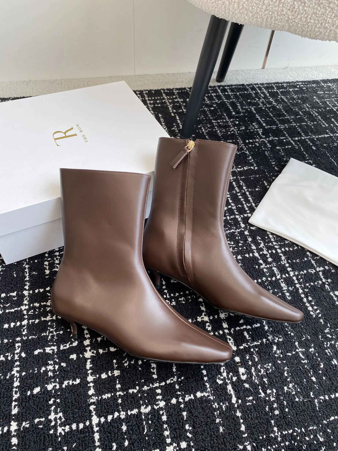 THE ROW Женские ботильоны из телячьей кожи THE ROW Женские ботильоны из телячьей кожи