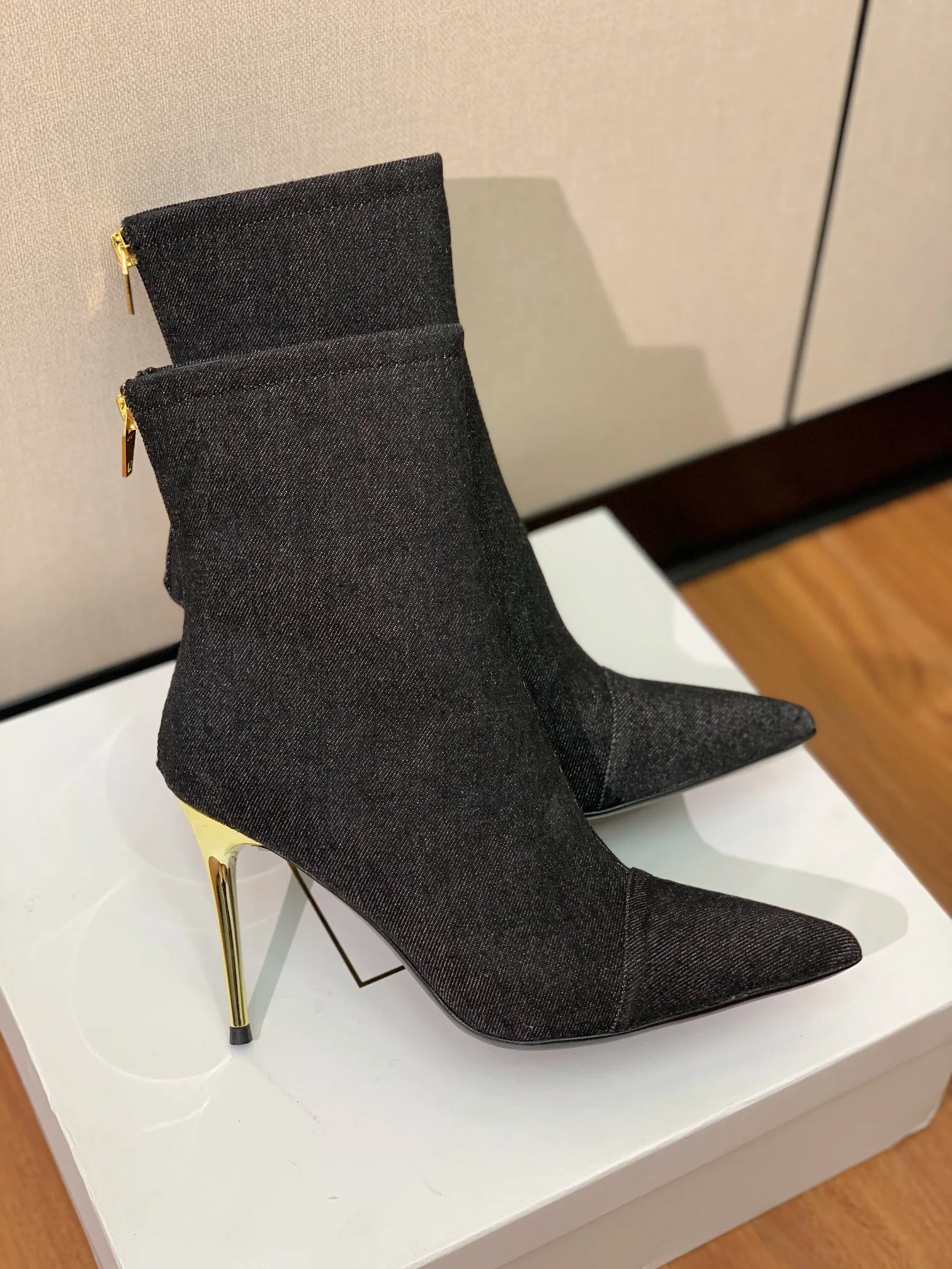 BALMAIN Женские ботильоны из денима