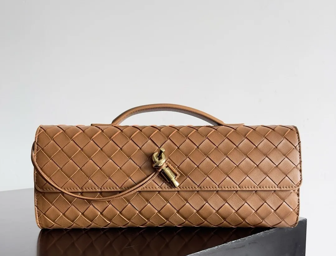 BOTTEGA VENETA Женский клатч Andiamo кожа Intrecciato