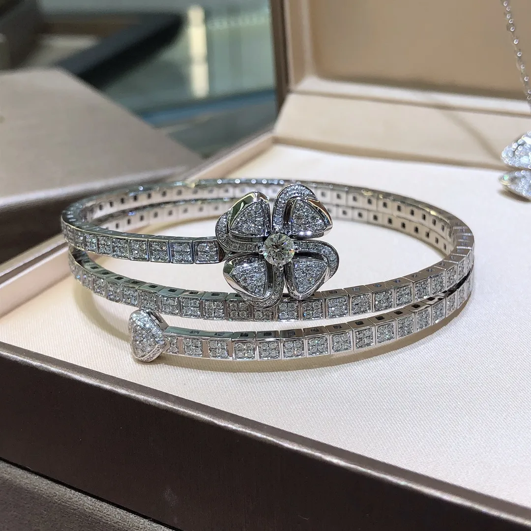 BVLGARI Браслет Fiorever белое золото и бриллианты BVLGARI Браслет Fiorever белое золото и бриллианты