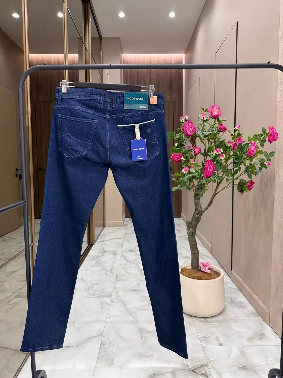 JACOB COHEN Мужские джинсы с парфюмерным ароматом JACOB COHEN Мужские джинсы с парфюмерным ароматом