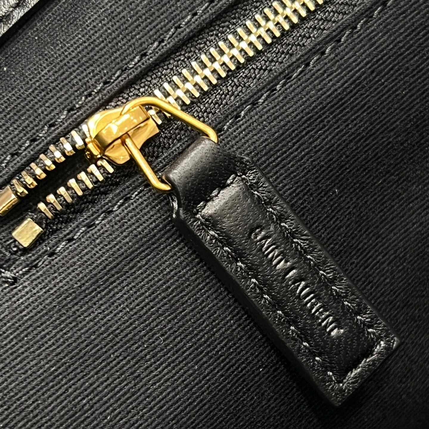 SAINT LAURENT Женская Сумка Icare Medium SAINT LAURENT Женская Сумка Icare Medium