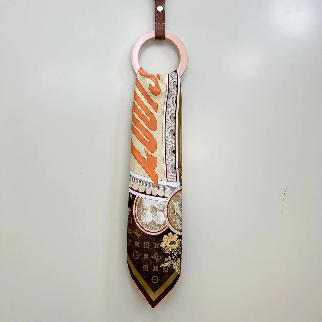 LOUIS VUITTON Женский платок из шёлка LOUIS VUITTON Женский платок из шёлка