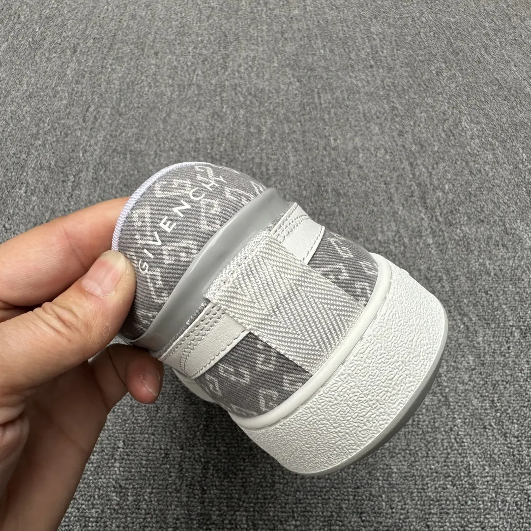 GIVENCHY Мужские кроссовки с фирменными узорами