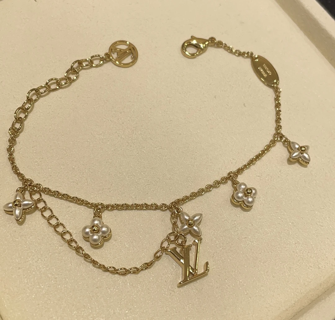 LOUIS VUITTON Женский браслет с жемчугом LOUIS VUITTON Женский браслет с жемчугом