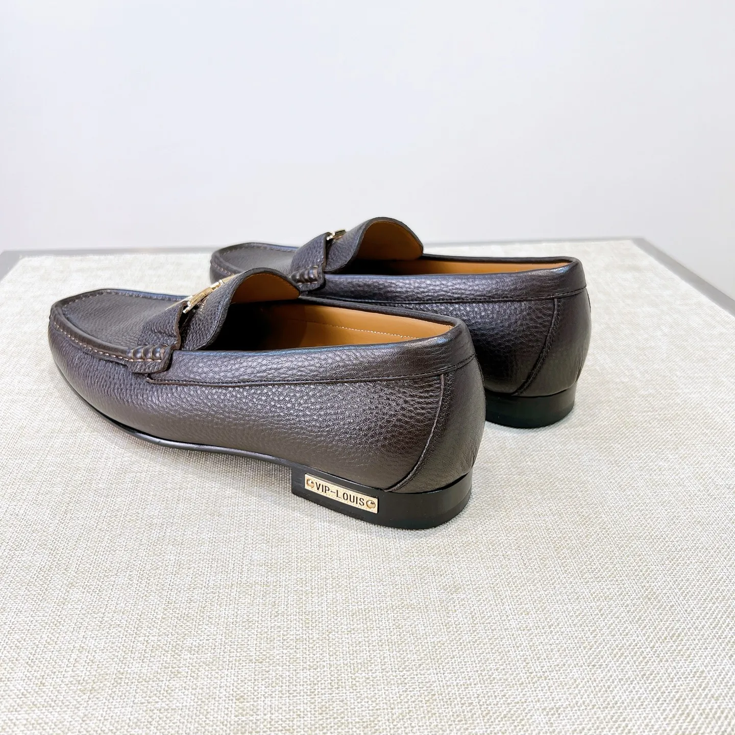 LOUIS VUITTON Мужские лоферы коровья кожа с логотипом