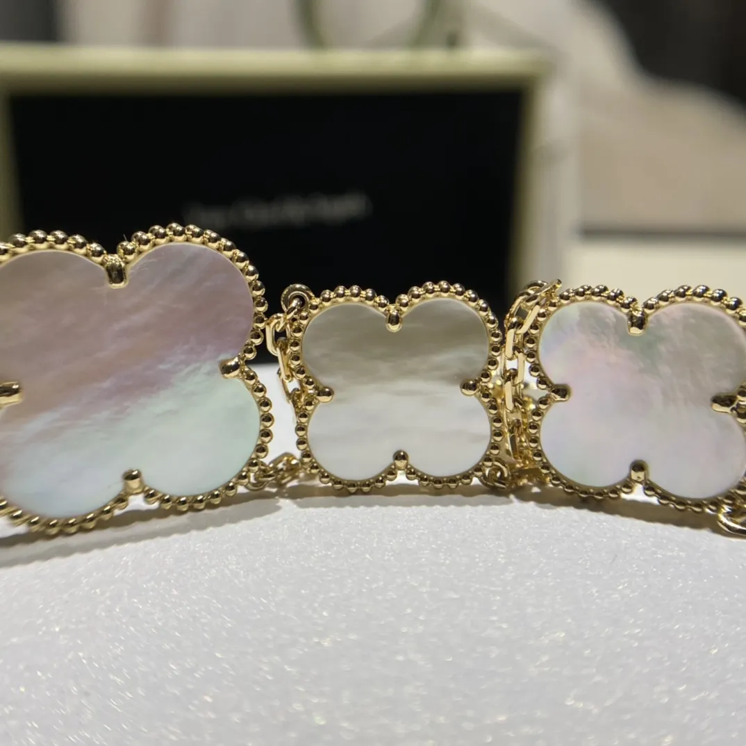 Van Cleef & Arpels Браслет Magic Alhambra 5 мотивов Van Cleef & Arpels Браслет Magic Alhambra 5 мотивов