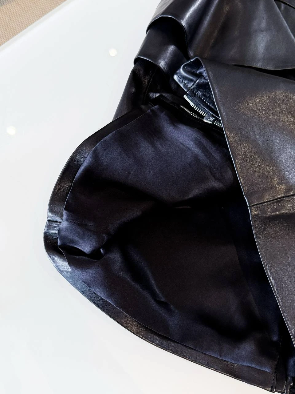 LOUIS VUITTON Женская кожаная юбка LOUIS VUITTON Женская кожаная юбка