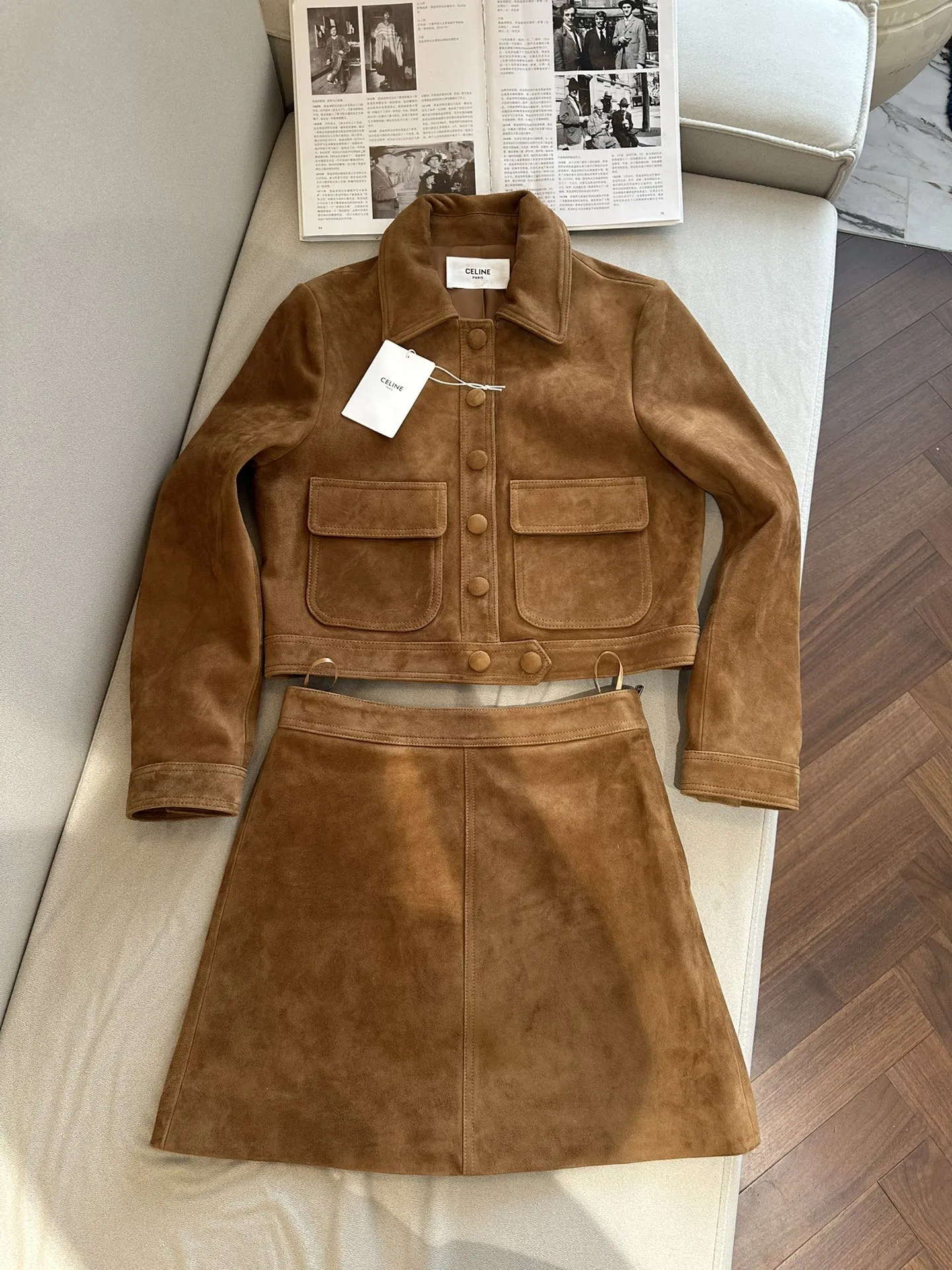 CELINE Женский костюм из замши прямого кроя