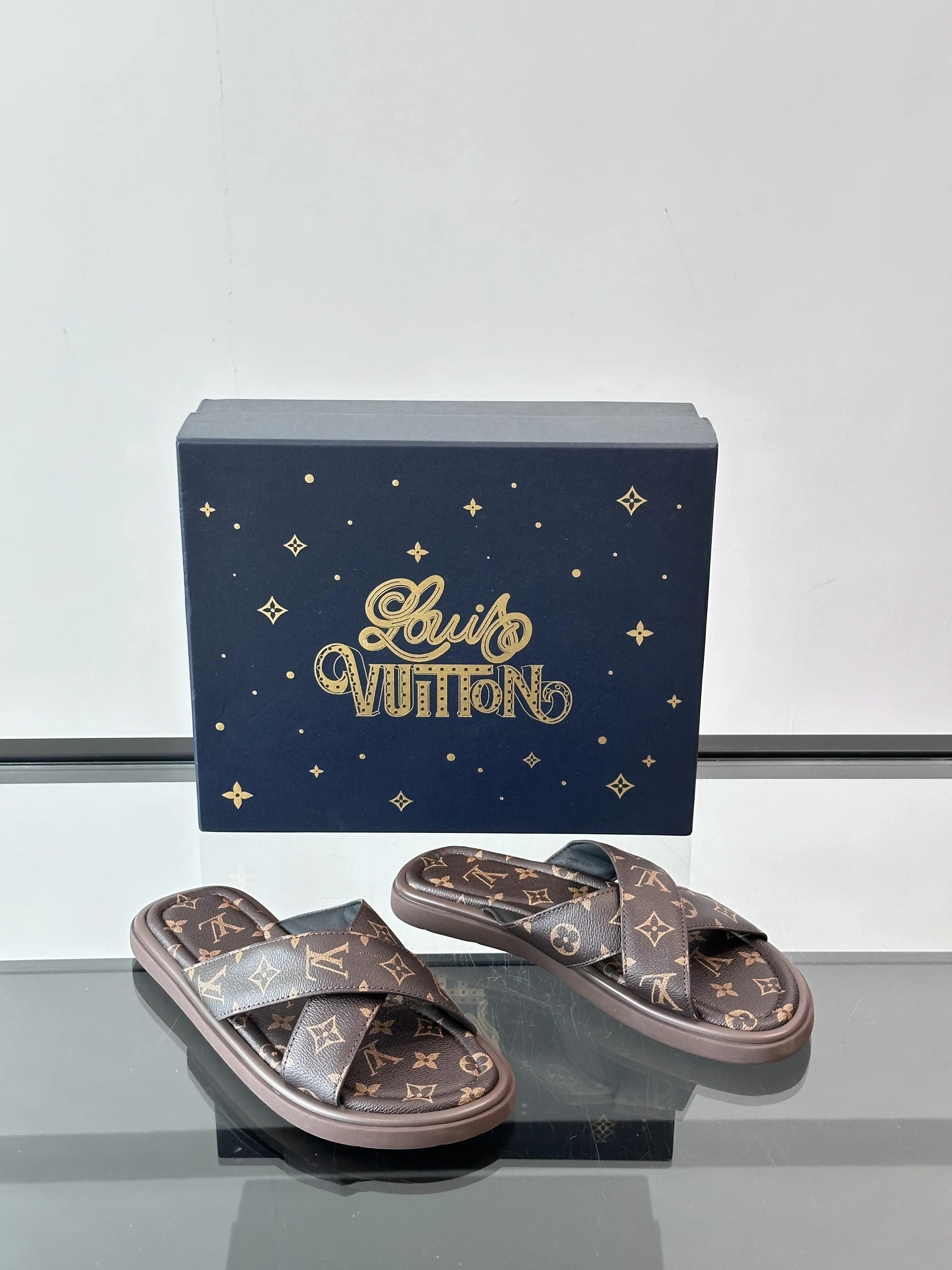 LOUIS VUITTON Мужские сандалии LOUIS VUITTON Мужские сандалии
