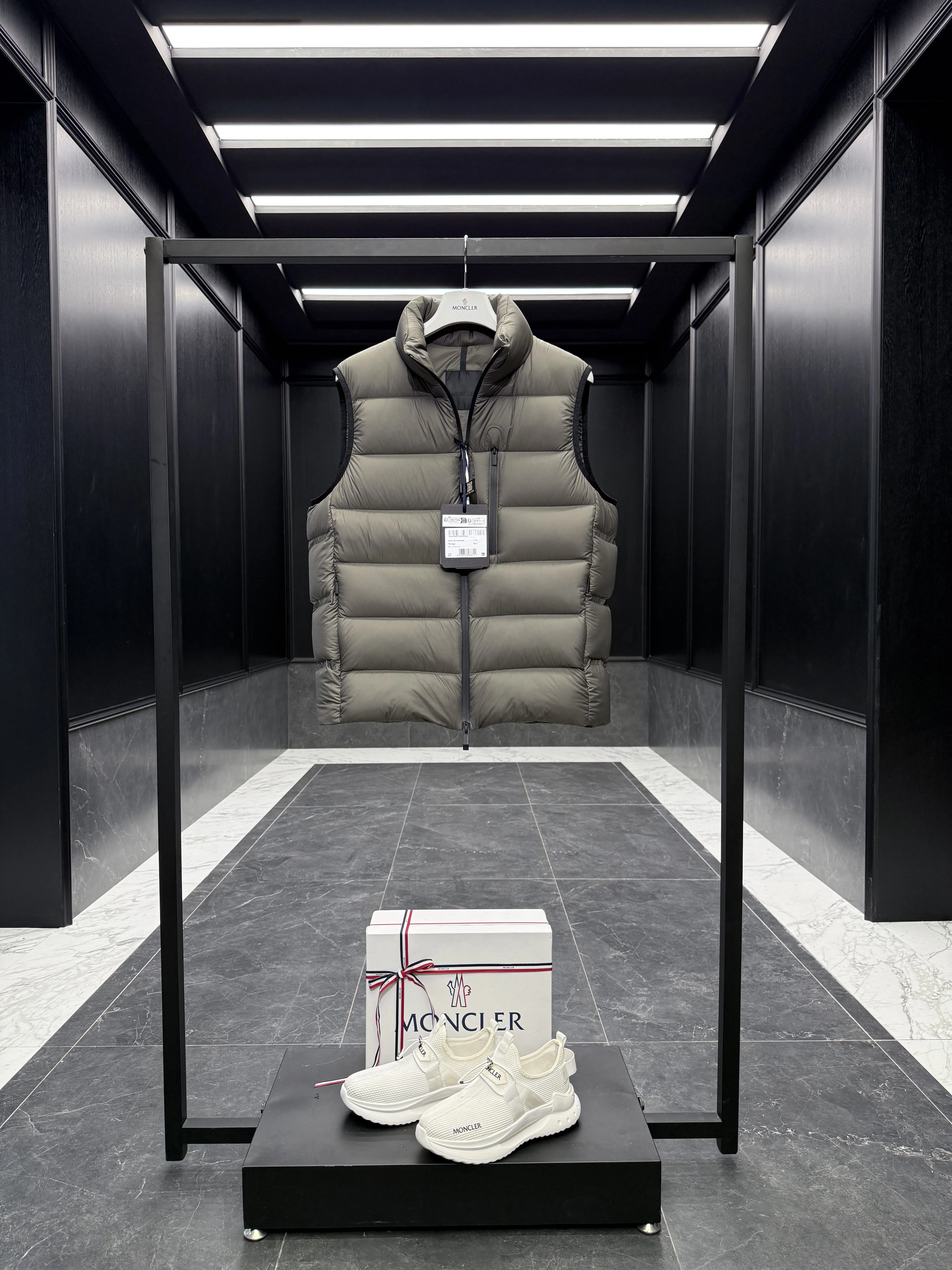 MONCLER Мужской жилет Tamega MONCLER Мужской жилет Tamega