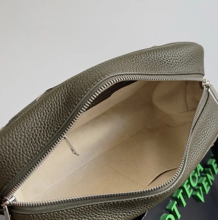 BOTTEGA VENETA Мужская сумка Intrecciato BOTTEGA VENETA Мужская сумка Intrecciato