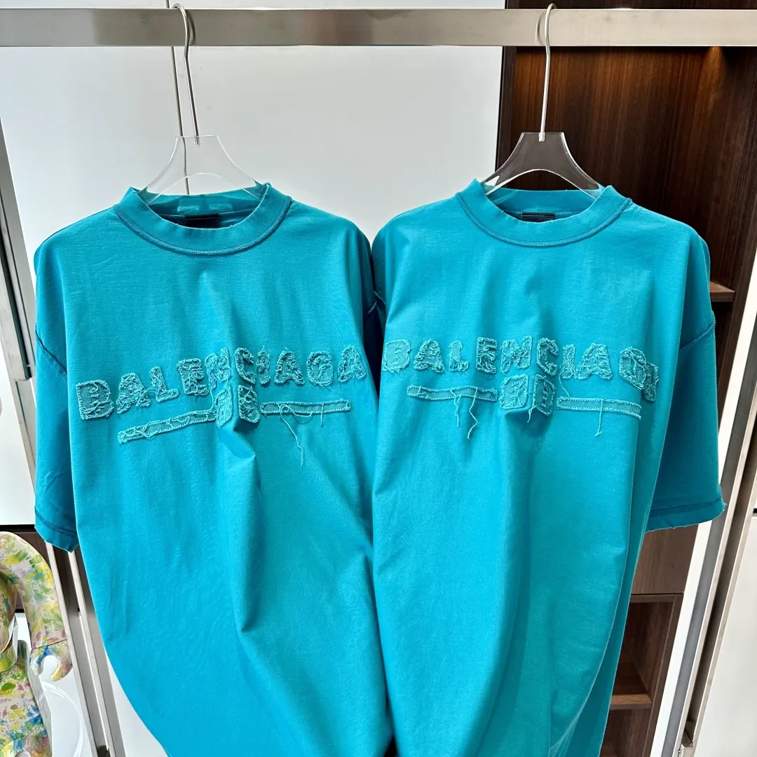 BALENCIAGA Мужская футболка Paris с вышитой нашивкой BALENCIAGA Мужская футболка Paris с вышитой нашивкой