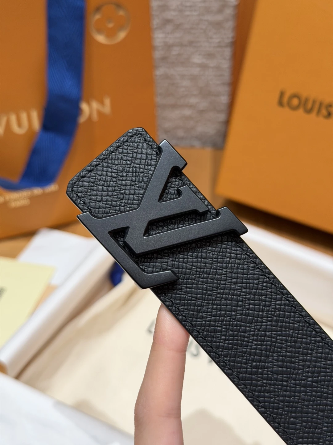 LOUIS VUITTON Мужской ремень LOUIS VUITTON Мужской ремень