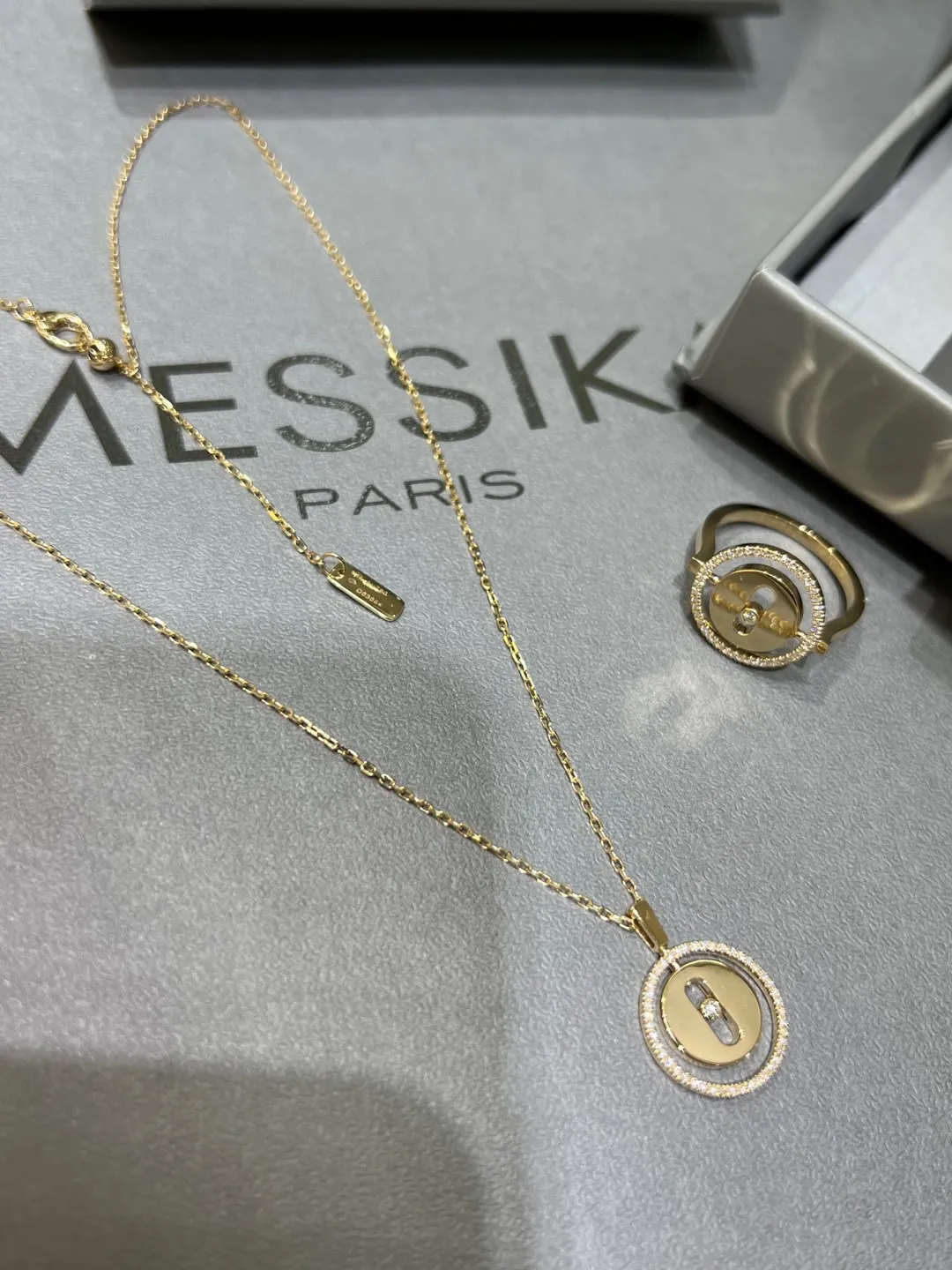 MESSIKA Колье Disc Turning из желтого золота с бриллиантами MESSIKA Колье Disc Turning из желтого золота с бриллиантами