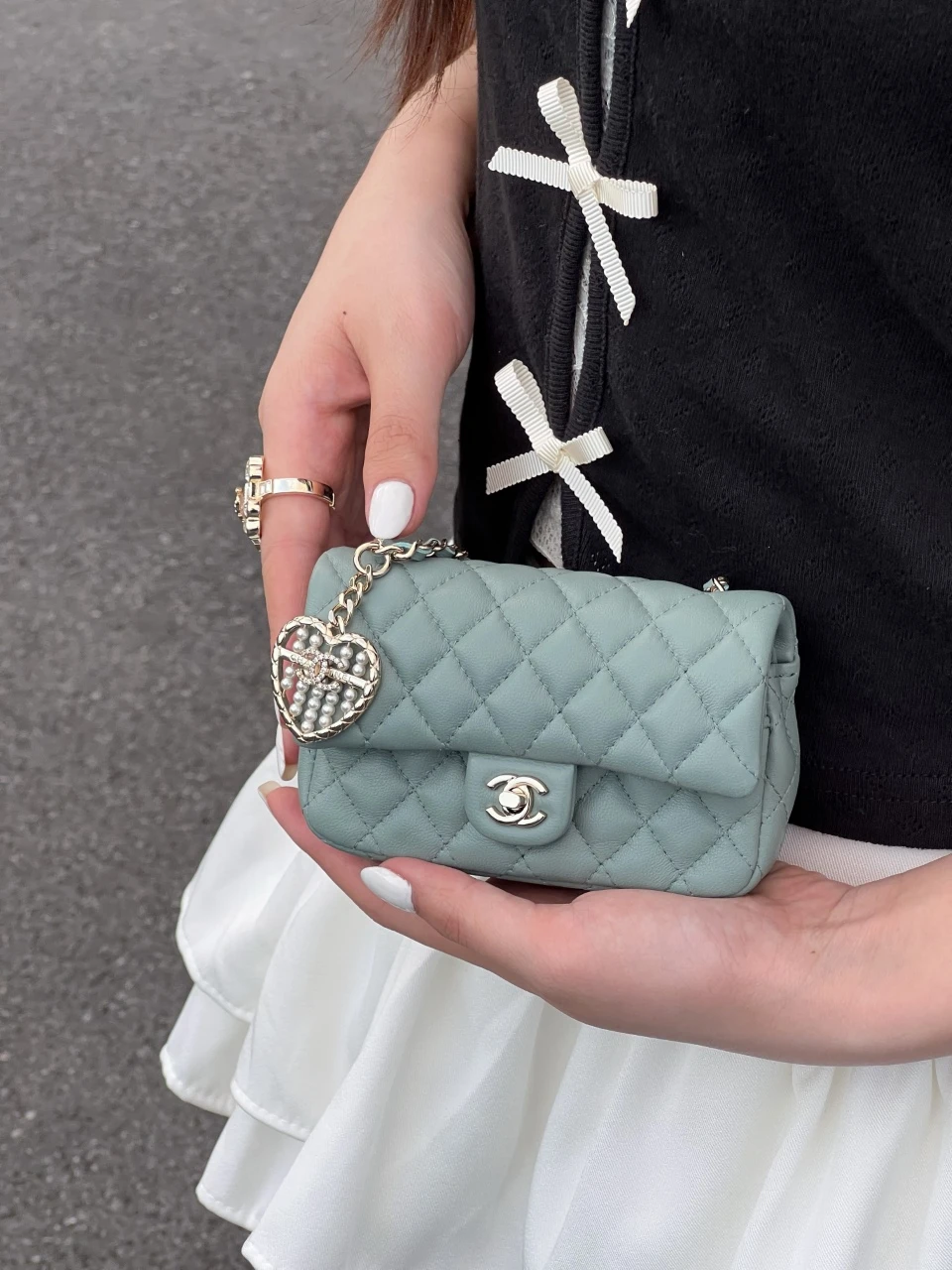 CHANEL Женская сумка-брелок Classic 11.12 CHANEL Женская сумка-брелок Classic 11.12