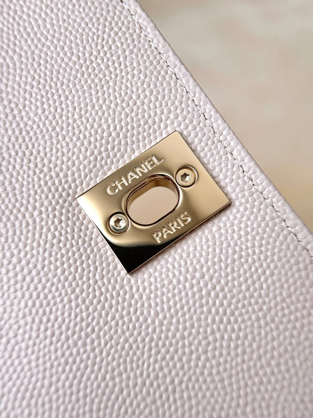 CHANEL Женская сумка Coco Handle с витой ручкой