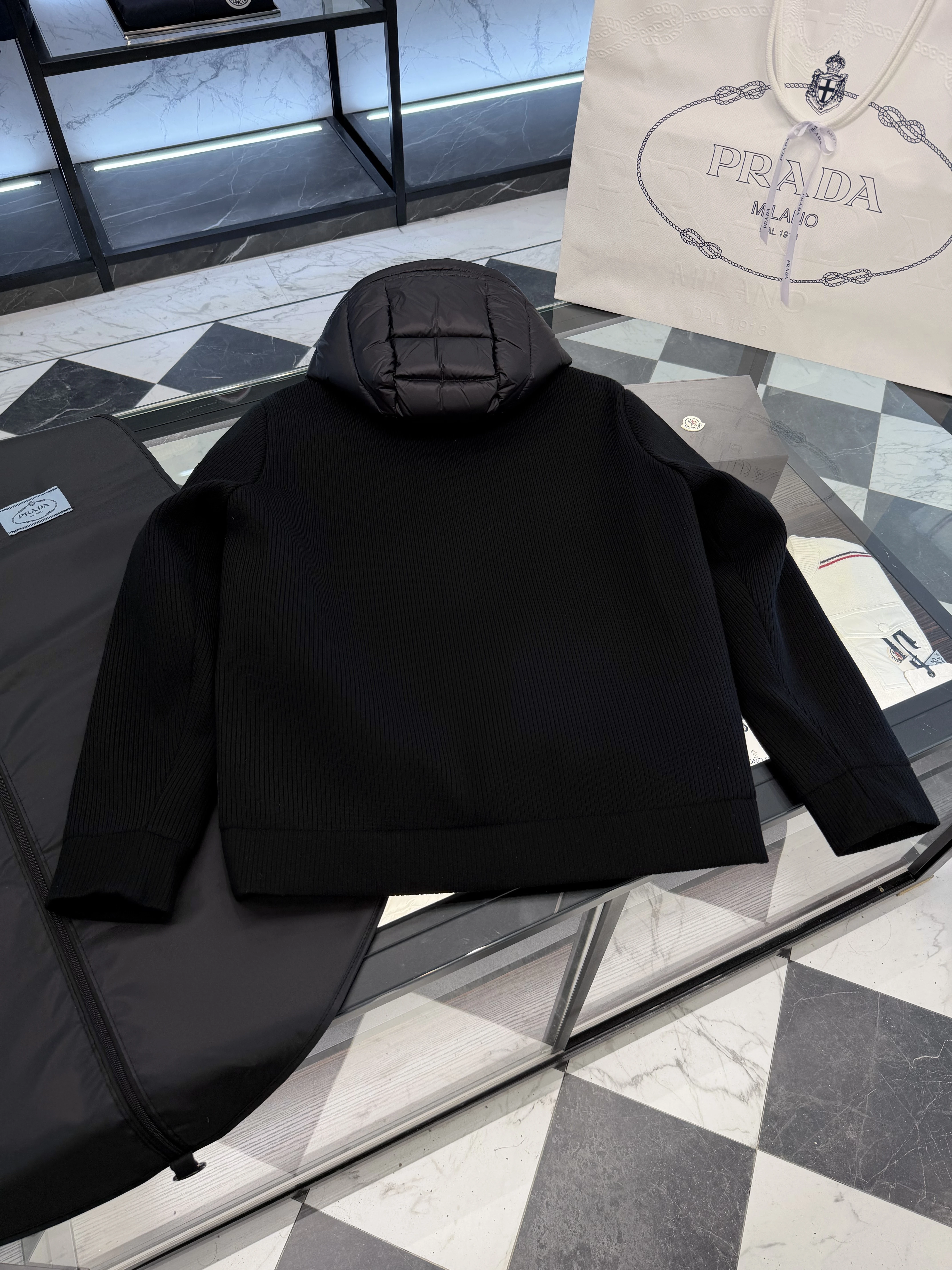 PRADA Мужская ветровка на пуховом наполнителе PRADA Мужская ветровка на пуховом наполнителе